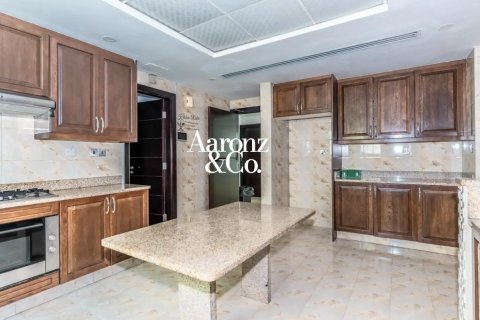 Villa in Jumeirah Park, Dubai 4 bedrooms, 740 sq.m. № 138135 - photo 11
