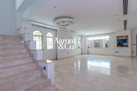 Villa in Jumeirah Park, Dubai 4 bedrooms, 740 sq.m. № 138135 - photo 5