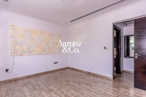 Villa in Jumeirah Park, Dubai 4 bedrooms, 740 sq.m. № 138135 - photo 8