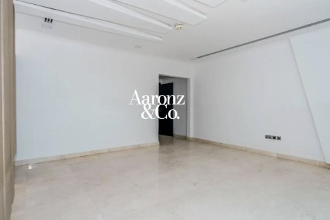 Villa in Jumeirah Park, Dubai 4 bedrooms, 740 sq.m. № 138135 - photo 10