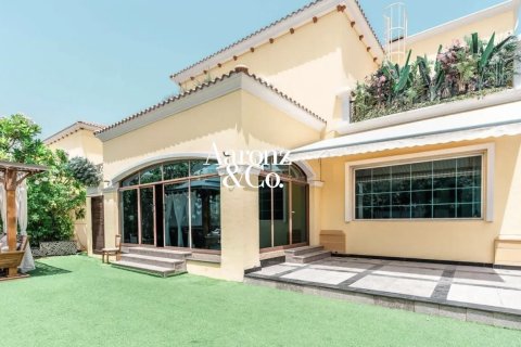 Villa in Jumeirah Park, Dubai 4 bedrooms, 740 sq.m. № 138135