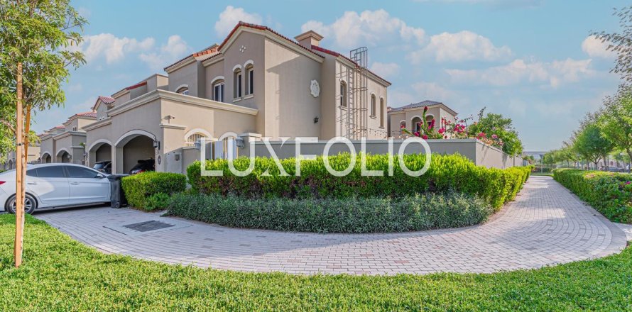 Adosado en Dubai Land, Dubai, 3 dormitorios, 374 m², № 45817