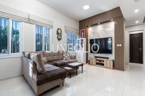 Adosado en Dubai Land, Dubai, 3 dormitorios, 374 m², № 45817 - foto 8
