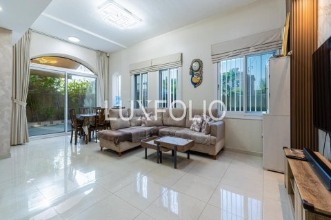 Adosado en Dubai Land, Dubai, 3 dormitorios, 374 m², № 45817 - foto 9