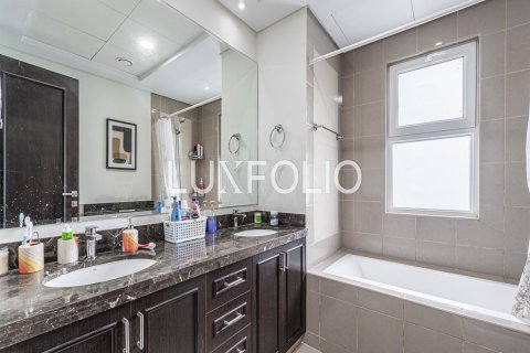 Adosado en Dubai Land, Dubai, 3 dormitorios, 374 m², № 45817 - foto 24