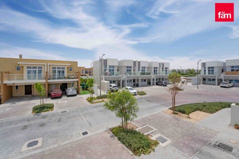 Adosado en Dubai, 3 dormitorios, 113.5 m², № 49365 - foto 1