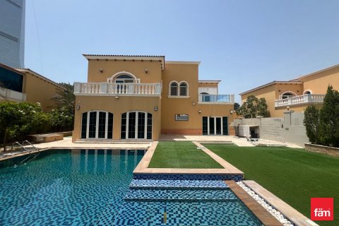 Villa in Dubai 5 bedrooms, 953.9 sq.m. № 49376 - photo 1