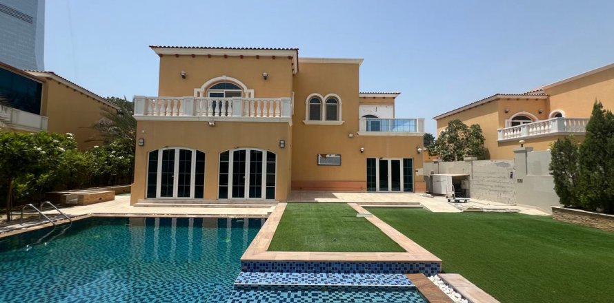 Вилла в Дубае, 5 спален, 953.9м², № 49376