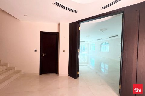 Villa in Dubai 5 bedrooms, 953.9 sq.m. № 49376 - photo 8