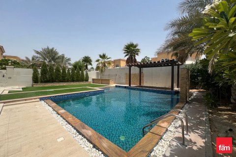 Villa in Dubai 5 bedrooms, 953.9 sq.m. № 49376 - photo 11
