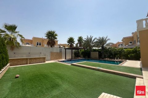 Villa in Dubai 5 bedrooms, 953.9 sq.m. № 49376 - photo 3