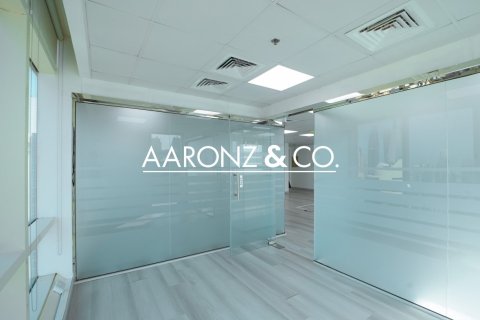 Office in Jumeirah Lake Towers, Dubai 123 sq.m. № 84498 - photo 3