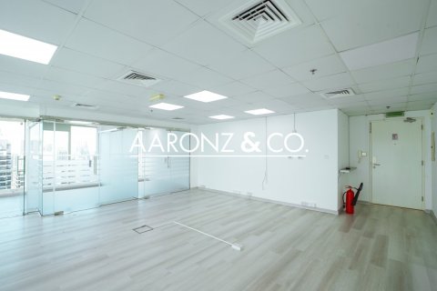 Office in Jumeirah Lake Towers, Dubai 123 sq.m. № 84498 - photo 4