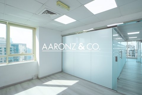 Office in Jumeirah Lake Towers, Dubai 123 sq.m. № 84498 - photo 5