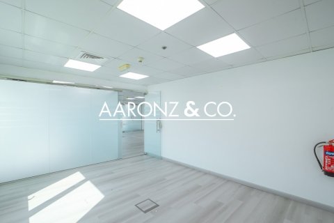 Office in Jumeirah Lake Towers, Dubai 123 sq.m. № 84498 - photo 2
