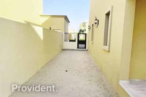 Villa in Dubai Land, Dubai 3 bedrooms, 325 sq.m. № 1832 - photo 14