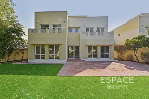 Villa in Meadows, Dubai 5 bedrooms, 353 sq.m. № 122956