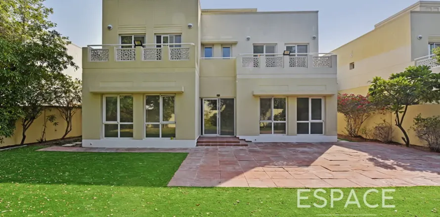 Villa in Meadows, Dubai 5 bedrooms, 353 sq.m. № 122956