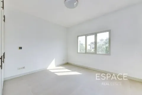 Villa in Meadows, Dubai 5 bedrooms, 353 sq.m. № 122956 - photo 5