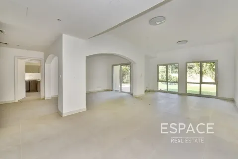 Villa in Meadows, Dubai 5 bedrooms, 353 sq.m. № 122956 - photo 8