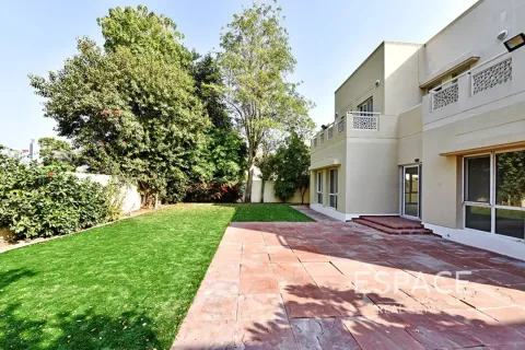 Villa in Meadows, Dubai 5 bedrooms, 353 sq.m. № 122956 - photo 15