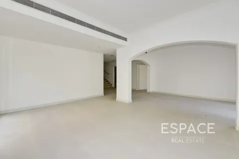 Villa in Meadows, Dubai 5 bedrooms, 353 sq.m. № 122956 - photo 12