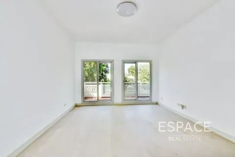 Villa in Meadows, Dubai 5 bedrooms, 353 sq.m. № 122956 - photo 4