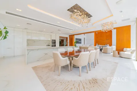 Villa in Palm Jumeirah, Dubai 5 bedrooms, 1310 sq.m. № 122953 - photo 16