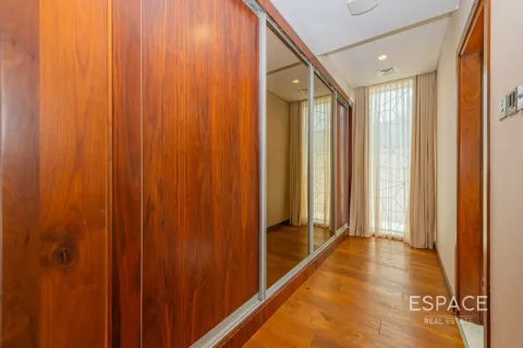 Villa in Palm Jumeirah, Dubai 5 bedrooms, 1310 sq.m. № 122953 - photo 11