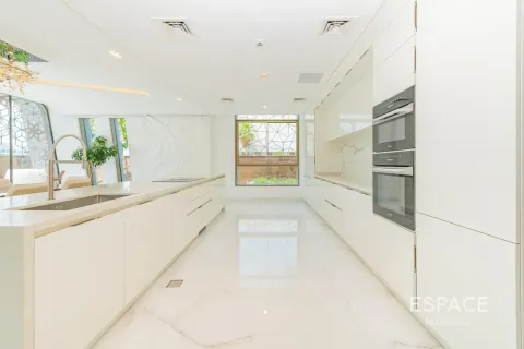 Villa in Palm Jumeirah, Dubai 5 bedrooms, 1310 sq.m. № 122953 - photo 5