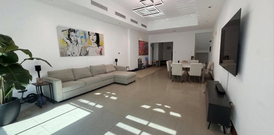 Townhouse in Palm Jumeirah, Dubai 3 bedrooms, 344 sq.m. № 99341