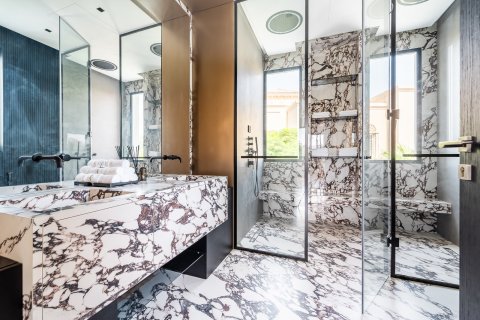 Villa in Wadi Al Safa 3, Dubai 6 bedrooms, 1368 sq.m. № 99337 - photo 20