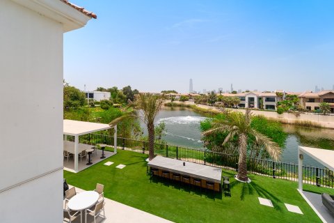 Villa en Jumeirah Islands, Dubai, 4 dormitorios, 511 m², № 99338