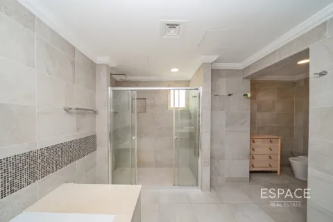 Villa in Jumeirah Islands, Dubai 4 bedrooms, 481 sq.m. № 62107 - photo 15