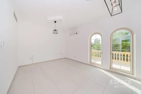 Villa in Jumeirah Islands, Dubai 4 bedrooms, 481 sq.m. № 62107 - photo 13