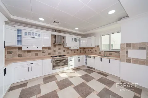 Villa in Jumeirah Islands, Dubai 4 bedrooms, 481 sq.m. № 62107 - photo 5