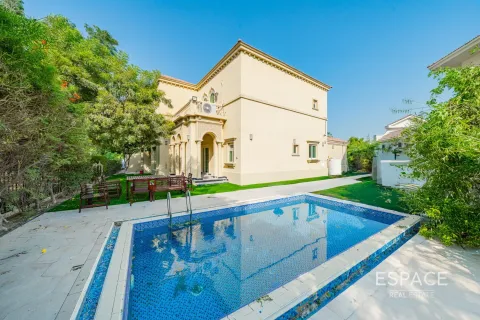 Villa in Jumeirah Islands, Dubai 4 bedrooms, 481 sq.m. № 62107 - photo 1