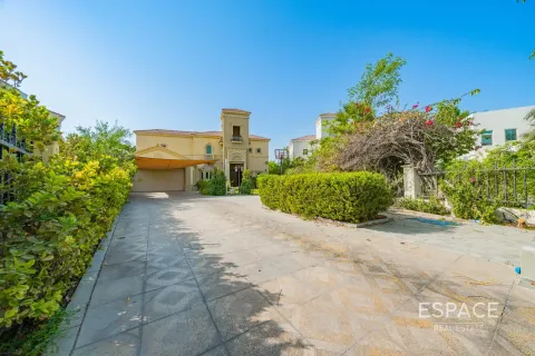 Villa in Jumeirah Islands, Dubai 4 bedrooms, 481 sq.m. № 62107 - photo 20
