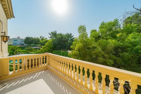 Villa in Jumeirah Islands, Dubai 4 bedrooms, 481 sq.m. № 62107 - photo 19