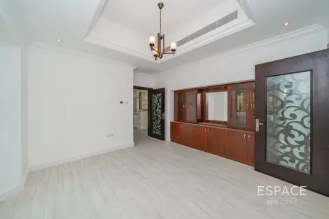 Villa in Jumeirah Islands, Dubai 4 bedrooms, 481 sq.m. № 62107 - photo 7