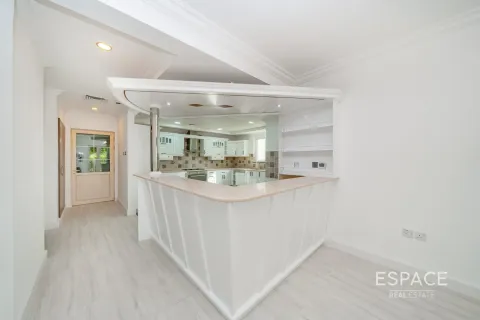 Villa in Jumeirah Islands, Dubai 4 bedrooms, 481 sq.m. № 62107 - photo 4