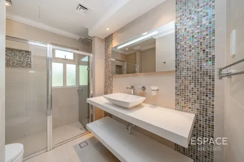 Villa in Jumeirah Islands, Dubai 4 bedrooms, 481 sq.m. № 62107 - photo 9