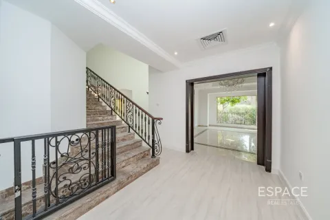 Villa in Jumeirah Islands, Dubai 4 bedrooms, 481 sq.m. № 62107 - photo 6