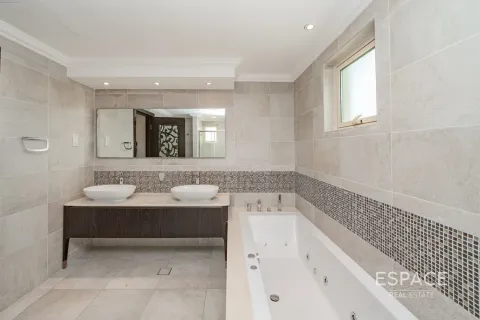 Villa in Jumeirah Islands, Dubai 4 bedrooms, 481 sq.m. № 62107 - photo 14