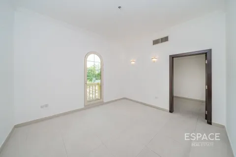 Villa in Jumeirah Islands, Dubai 4 bedrooms, 481 sq.m. № 62107 - photo 11