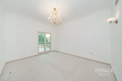 Villa in Jumeirah Islands, Dubai 4 bedrooms, 481 sq.m. № 62107 - photo 16