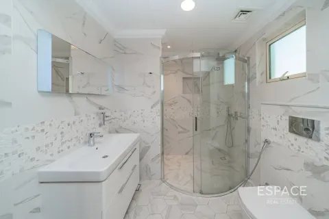 Villa in Jumeirah Islands, Dubai 4 bedrooms, 481 sq.m. № 62107 - photo 17