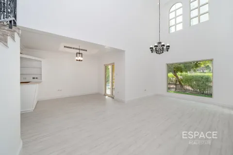 Villa in Jumeirah Islands, Dubai 4 bedrooms, 481 sq.m. № 62107 - photo 2