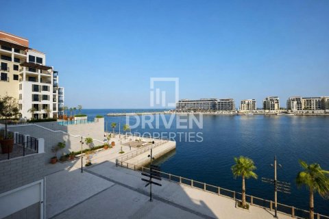 Apartamento en La Mer, Jumeirah, Dubai, 3 dormitorios, 207.27 m², № 128652 - foto 2