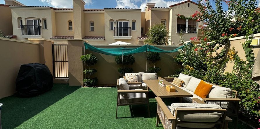 Таунхаус в Дубае, 2 спальни, 178.2м², № 90479